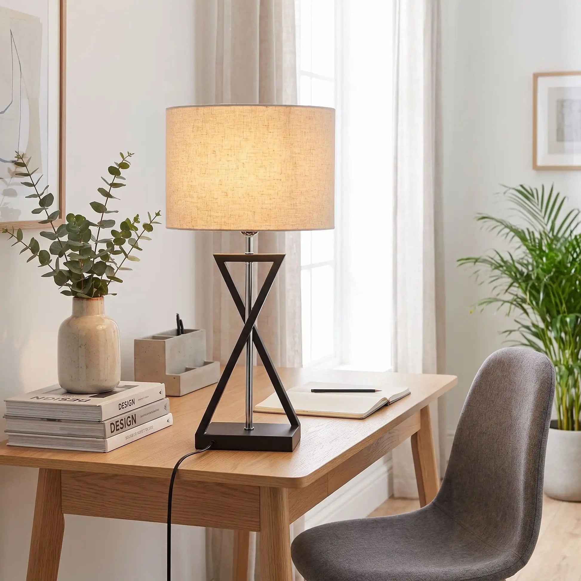 lampe bureau beige avec plantes elegance design contemporain