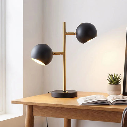 lampe bureau sur bureau vu rapproche influence nordique
