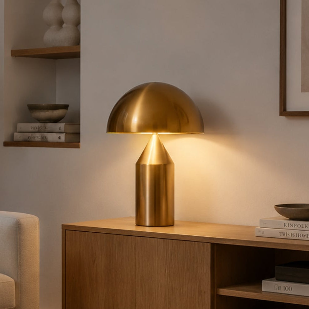 lampe champignon doree avec plante vu rapproche design iconique italien