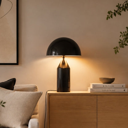 lampe champignon noire avec vase vu rapproche design iconique italien