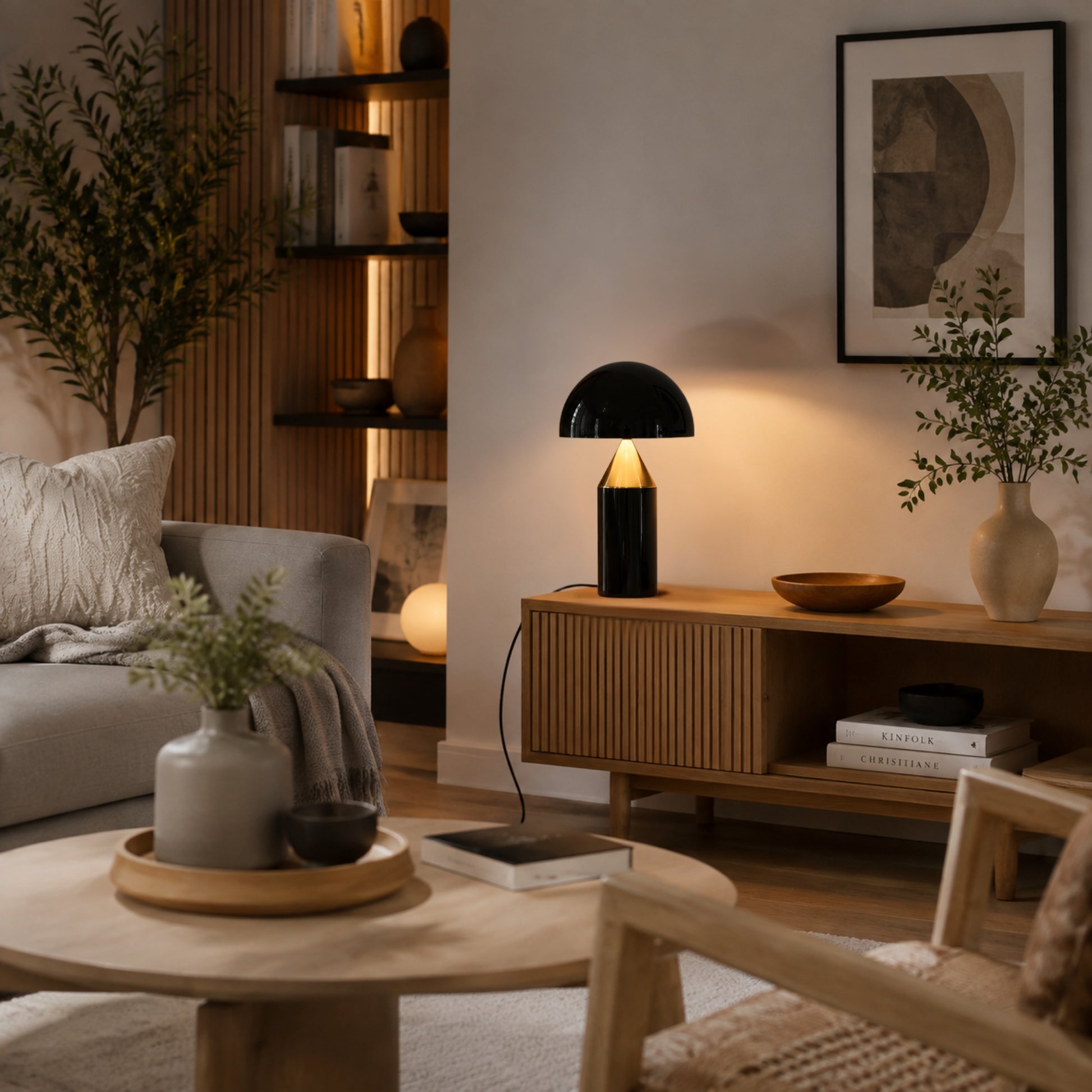 lampe champignon noire doree avec canape design iconique italien