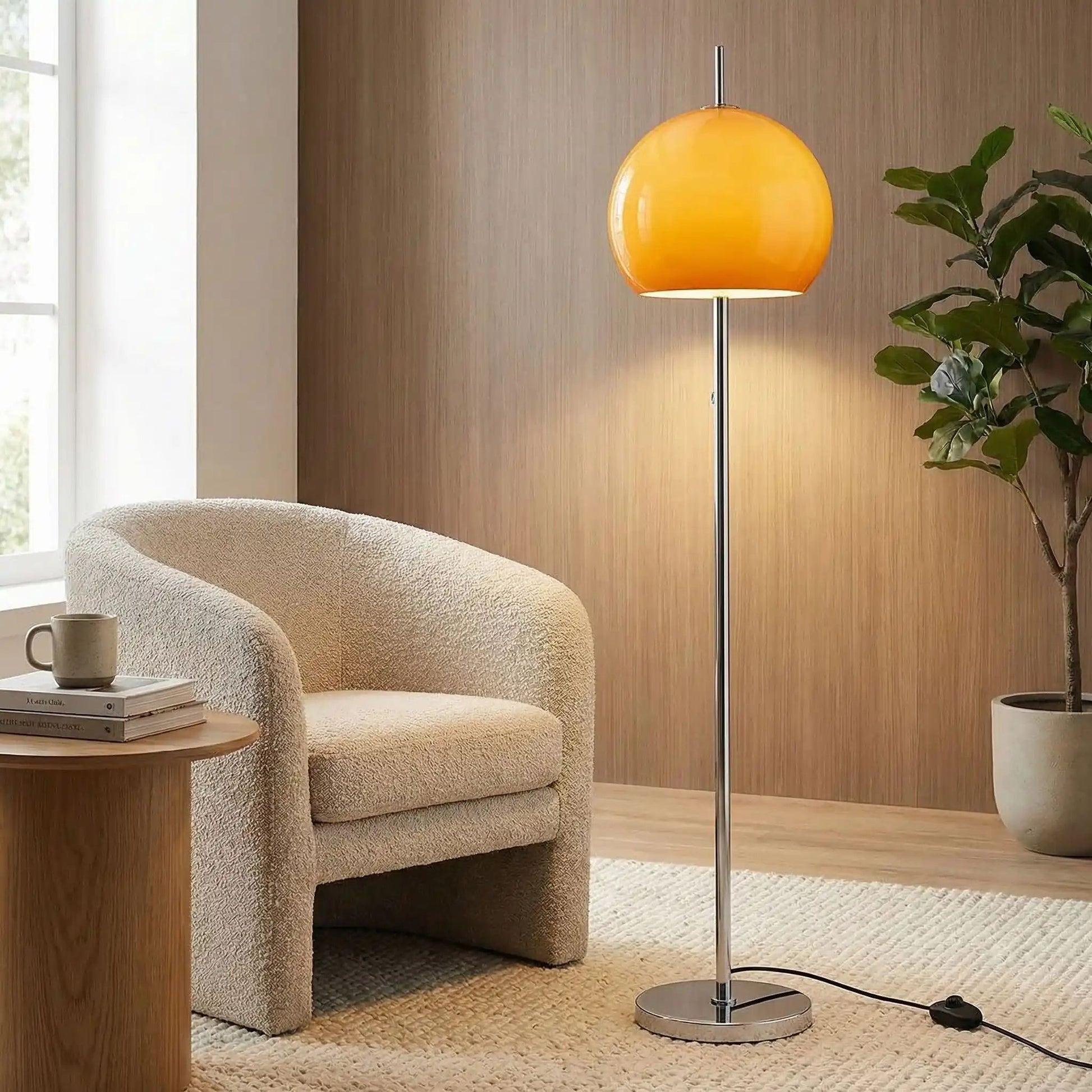 Lampe champignon orange Rétro 70 côté fauteuil vintage.