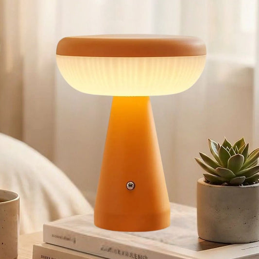 Lampe champignon sans fil Rechargeable 3 ambiances en argent pour séjour moderne. Existe aussi en lampe champignon orange Petite Sans Fil pour une ambiance chaleureuse.