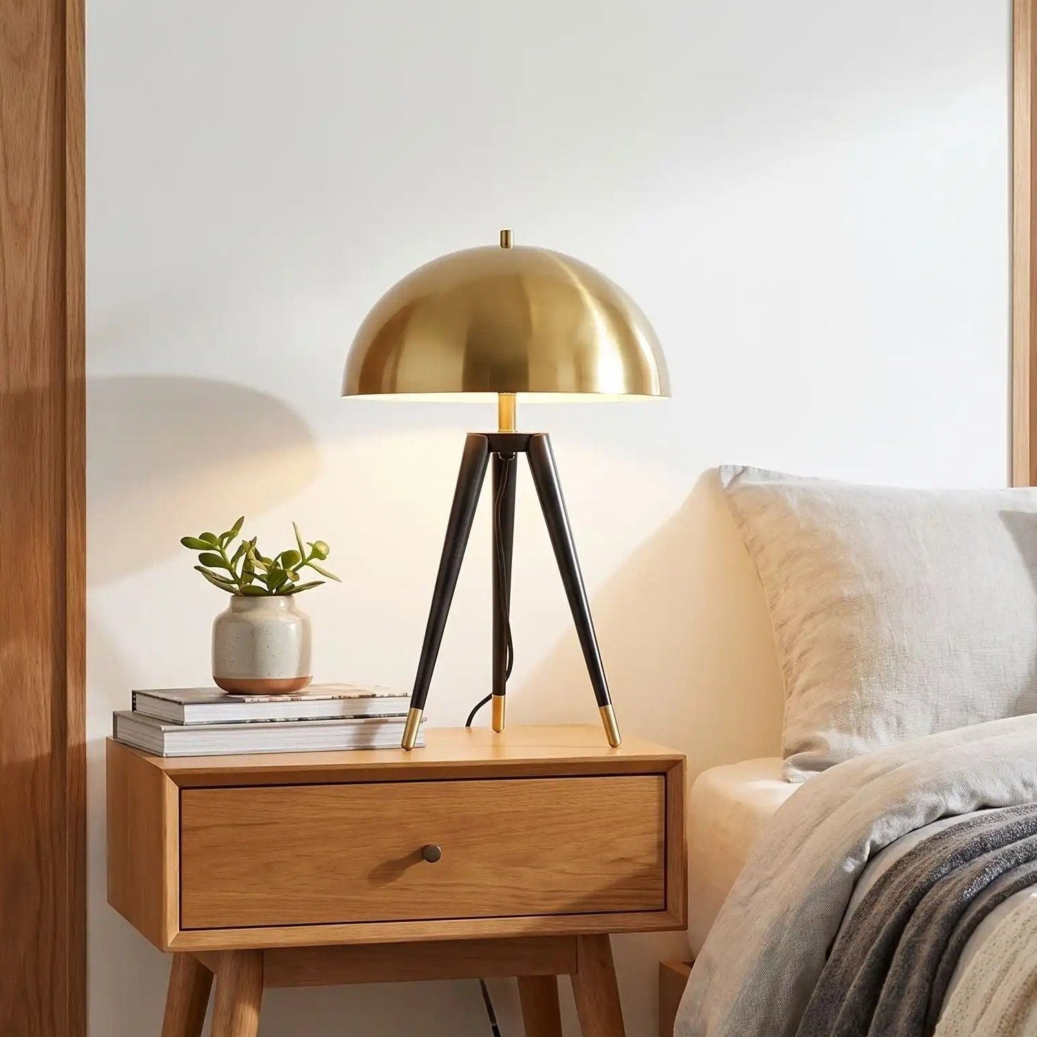 lampe champignon vu rapproche doree mid century