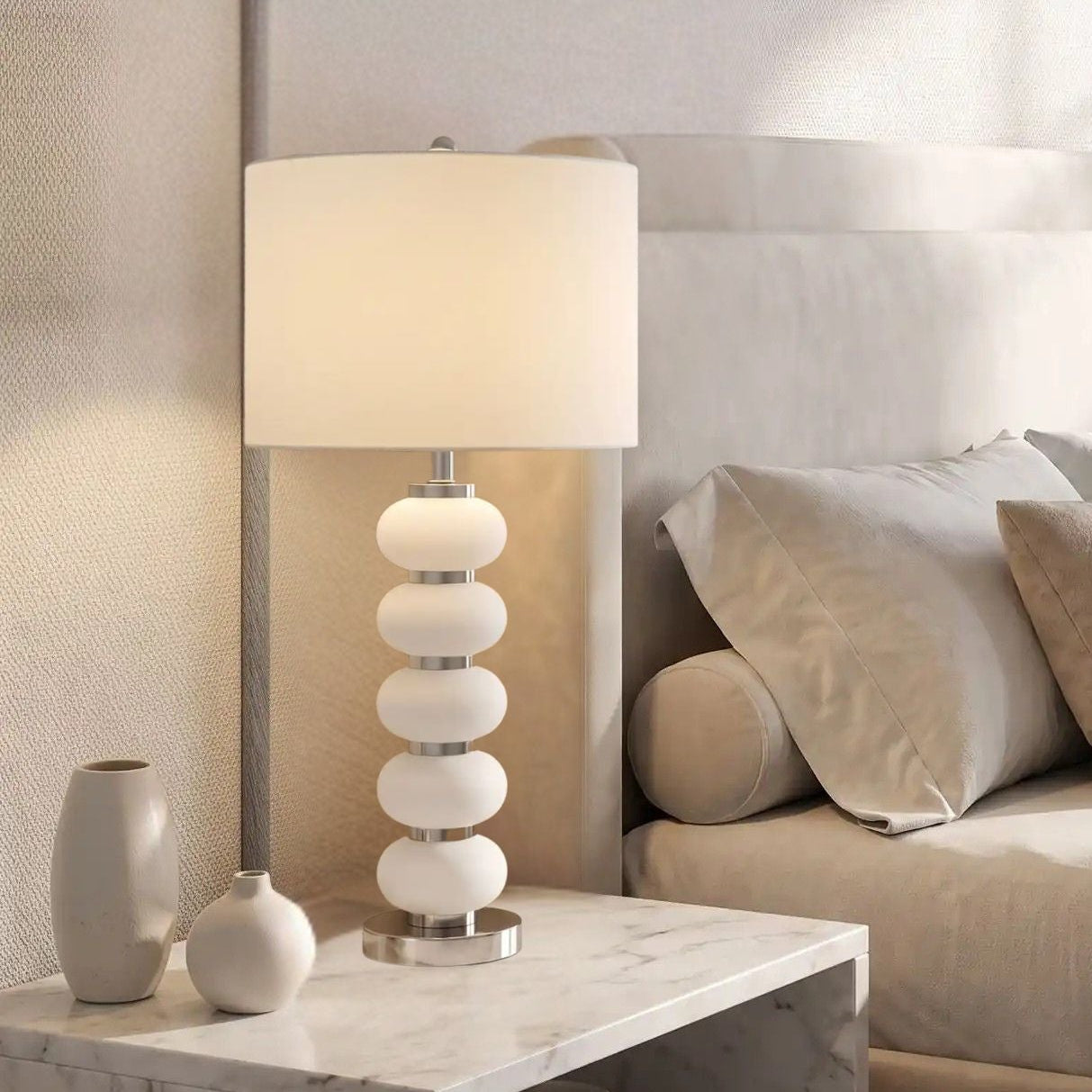 lampe chevet couleur argent duo de lampe chambre vu rapproche retro dore