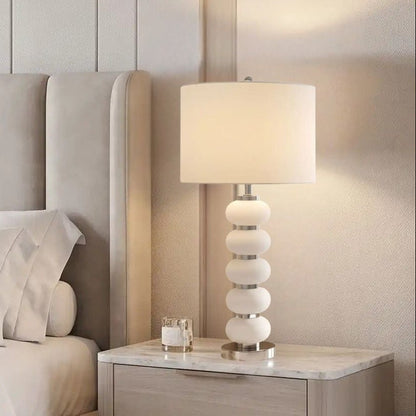 lampe chevet couleur argent duo de lampe vu rapproche retro dore