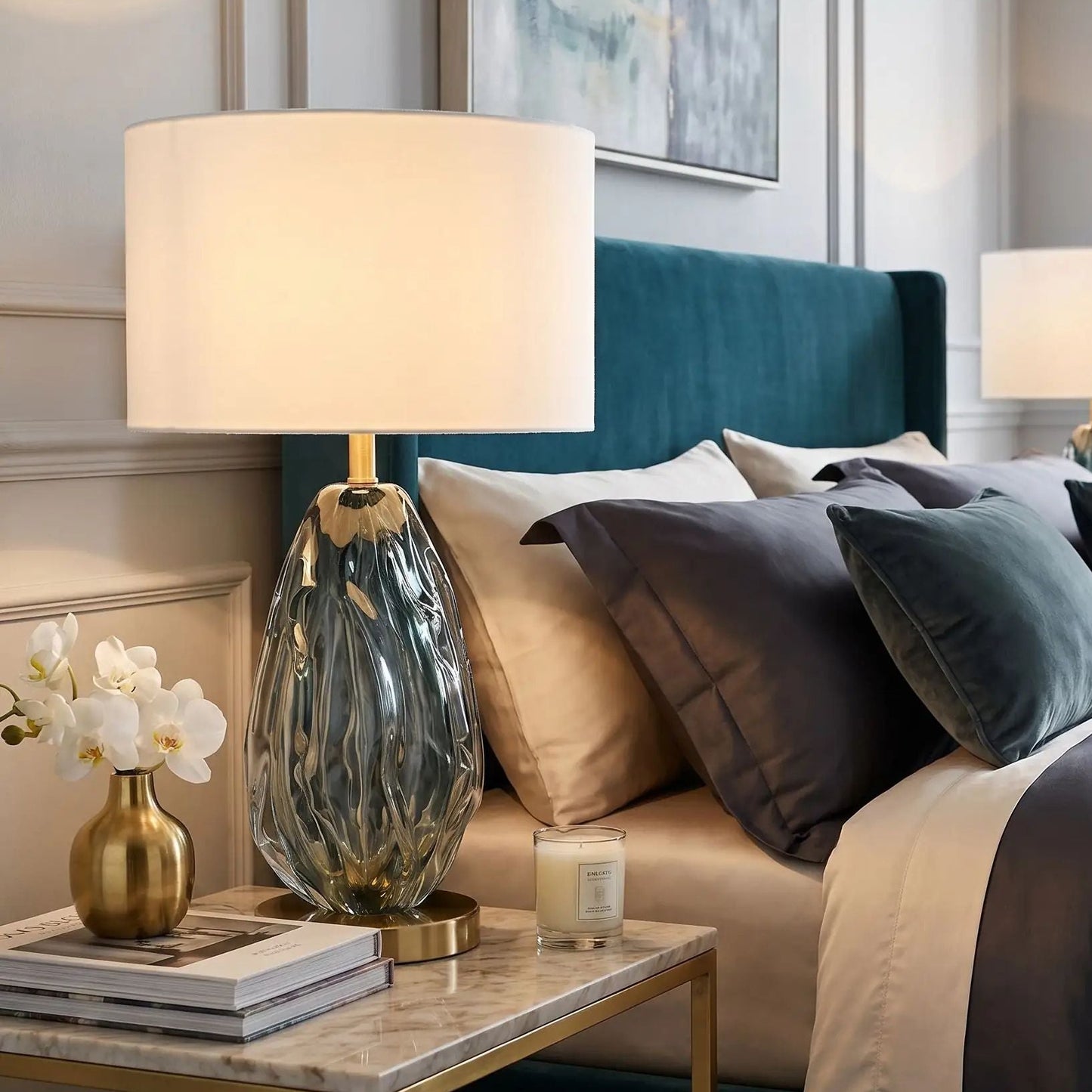 lampe chevet duo de lampe vu rapproche cotier bleu dore
