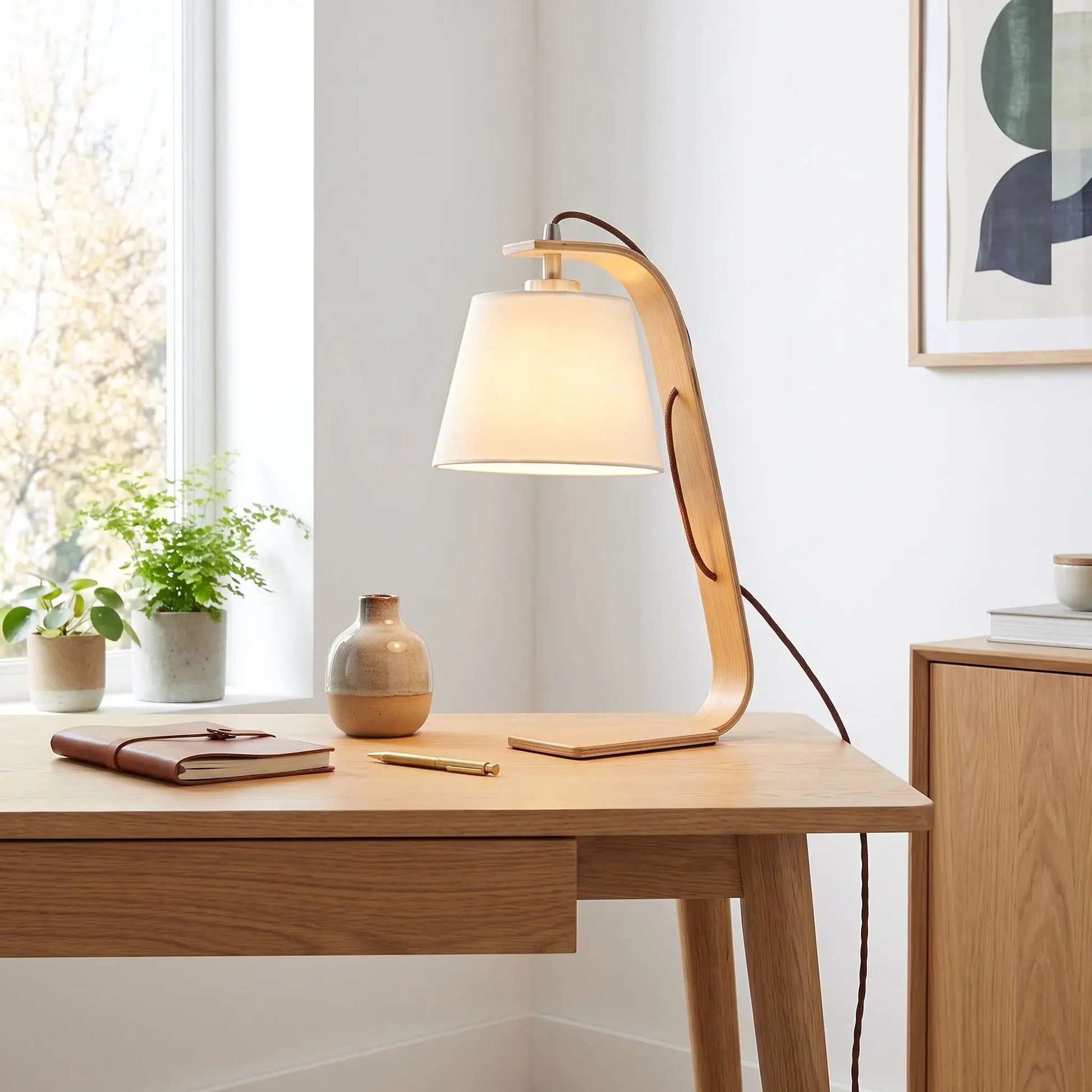 lampe de bureau avec carnet scandinave bois