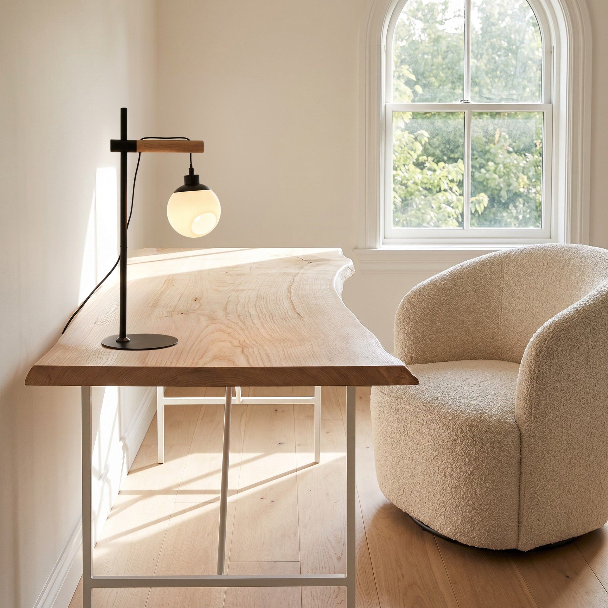 lampe de bureau avec fauteuil design scandinave