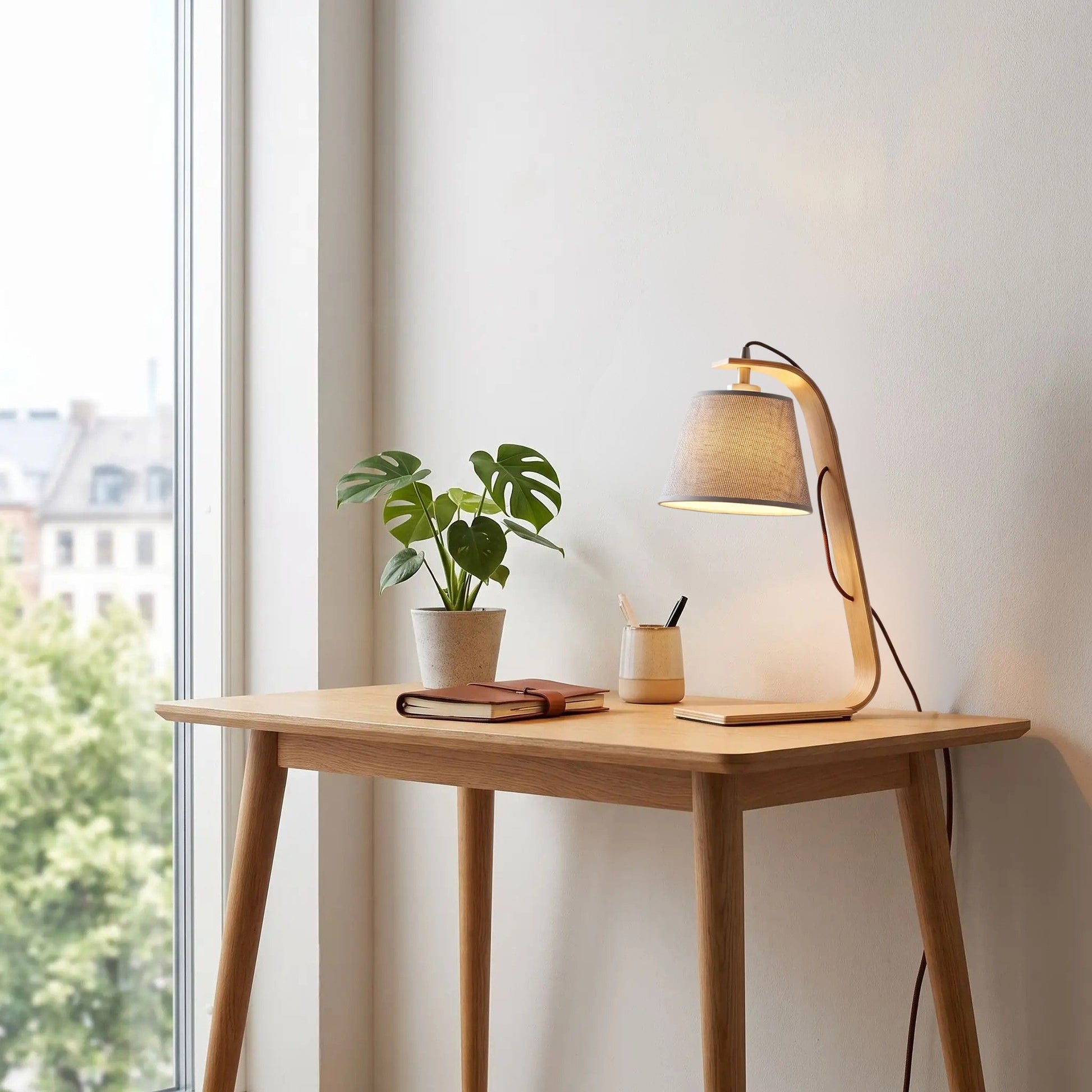 lampe de bureau avec fenetre scandinave bois