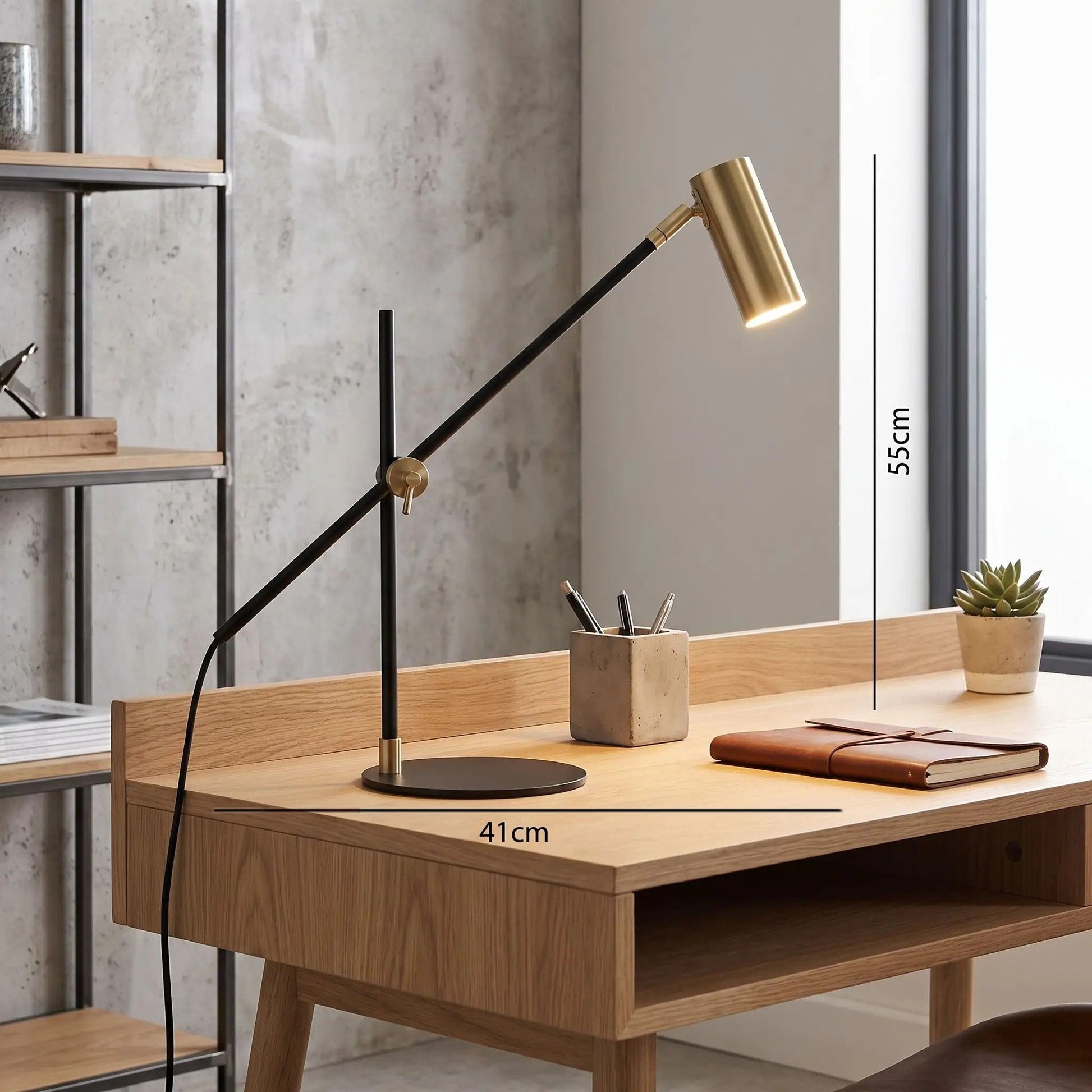lampe de bureau dimension design scandinave noir et dore