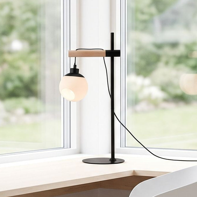 lampe de bureau fenetre vu rapproche design scandinave