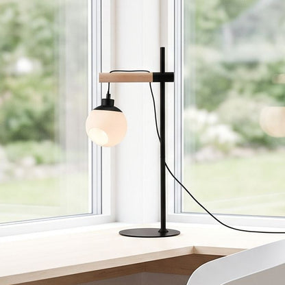 lampe de bureau fenetre vu rapproche design scandinave