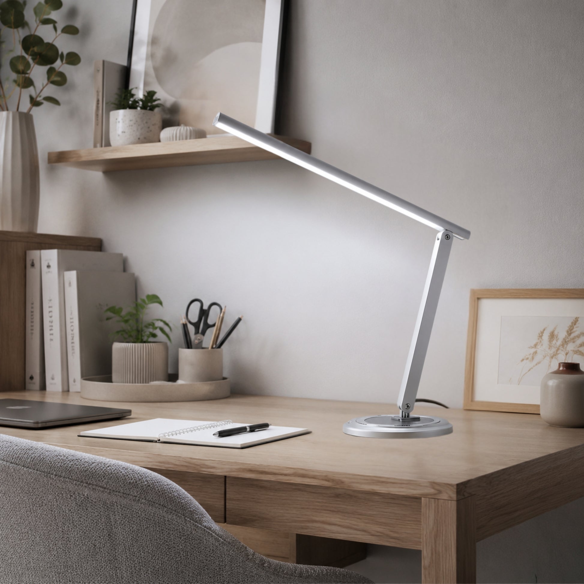 lampe de bureau led argent avec stylo lumineuse articulee