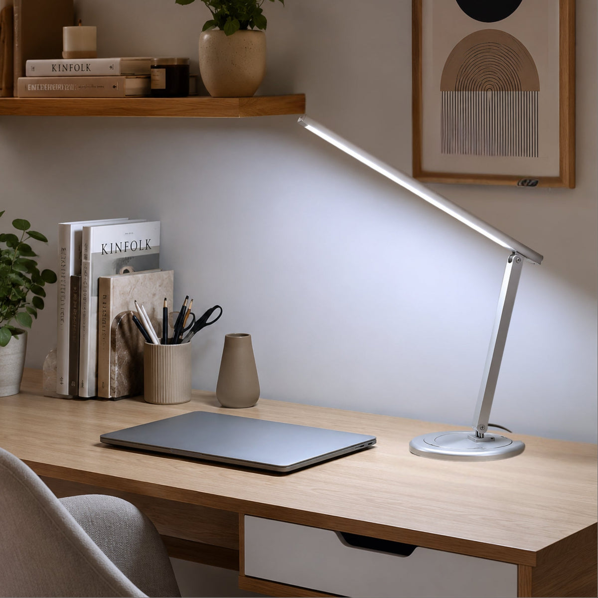 lampe de bureau led couleur argent lumineuse articulee