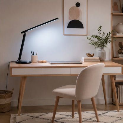 lampe de bureau led noire avec ordinateur lumineuse articulee
