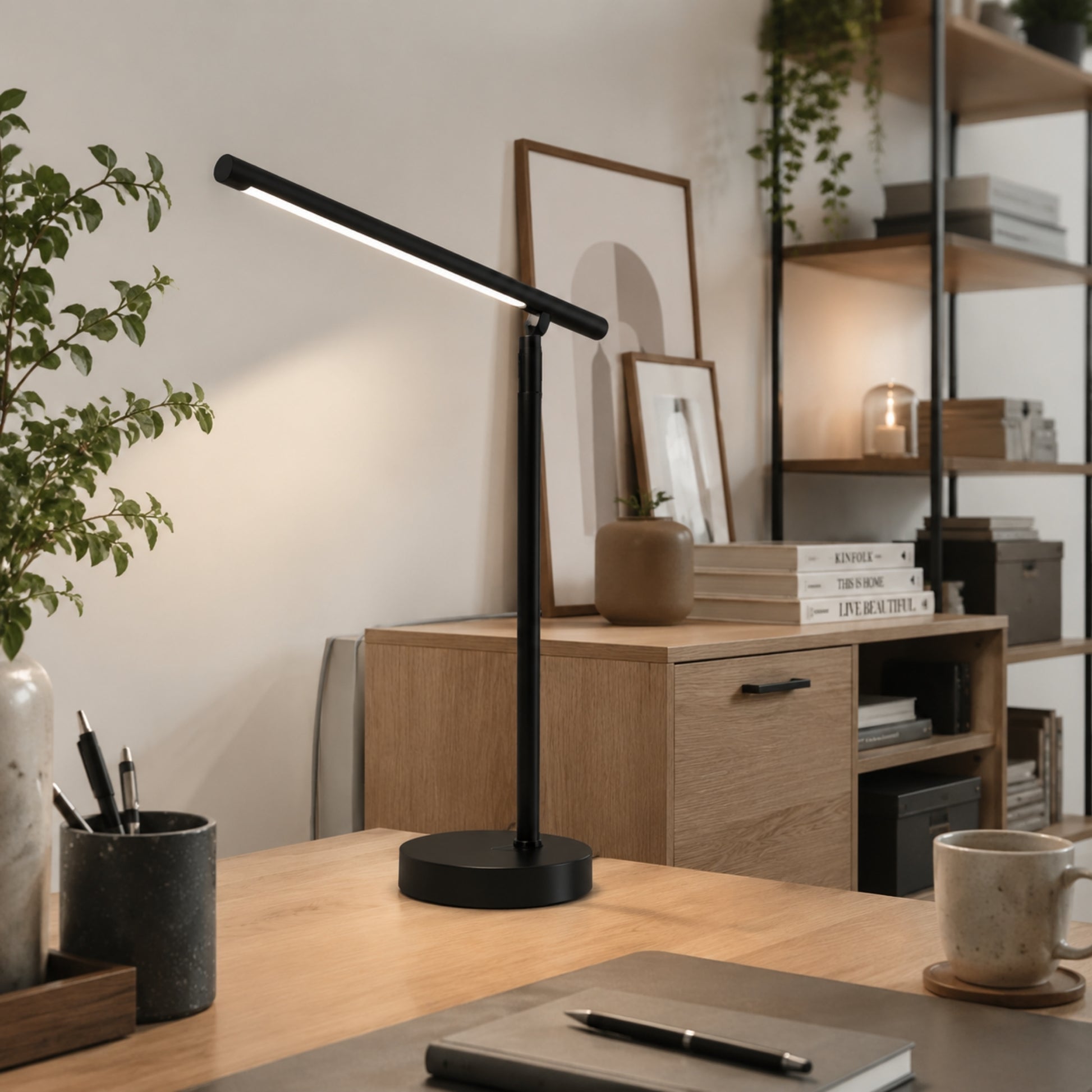 lampe de bureau led noire avec tasse design minimaliste articule