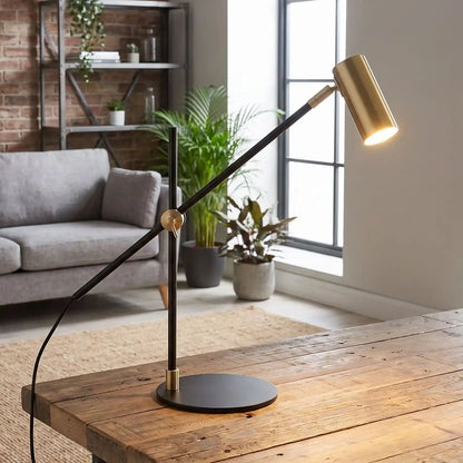 lampe de bureau sejour vu rapproche design scandinave noir et dore
