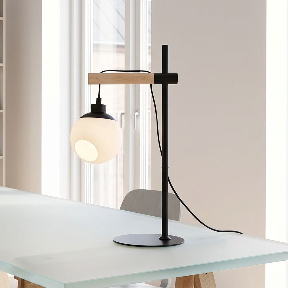 lampe de bureau sur table vu rapproche design scandinave