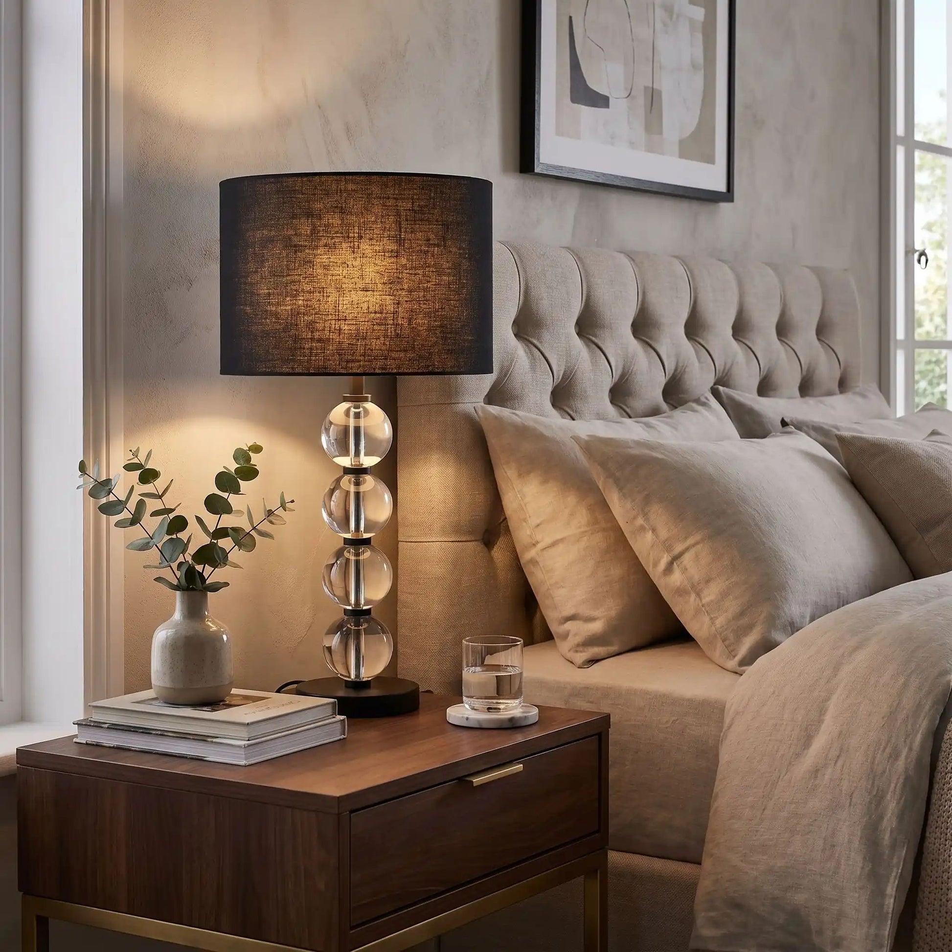 lampe de chevet chambre avec livre light luxury raffine
