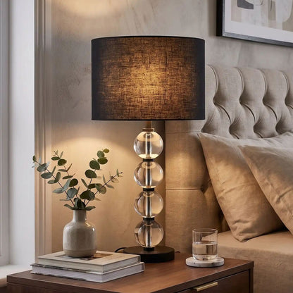 lampe de chevet chambre avec livre vu rapproche light luxury raffine