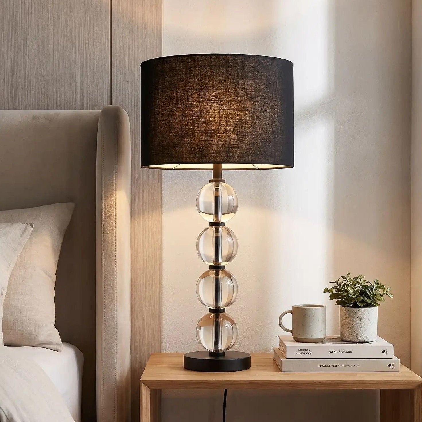 lampe de chevet chambre avec tasse vu rapproche light luxury raffine
