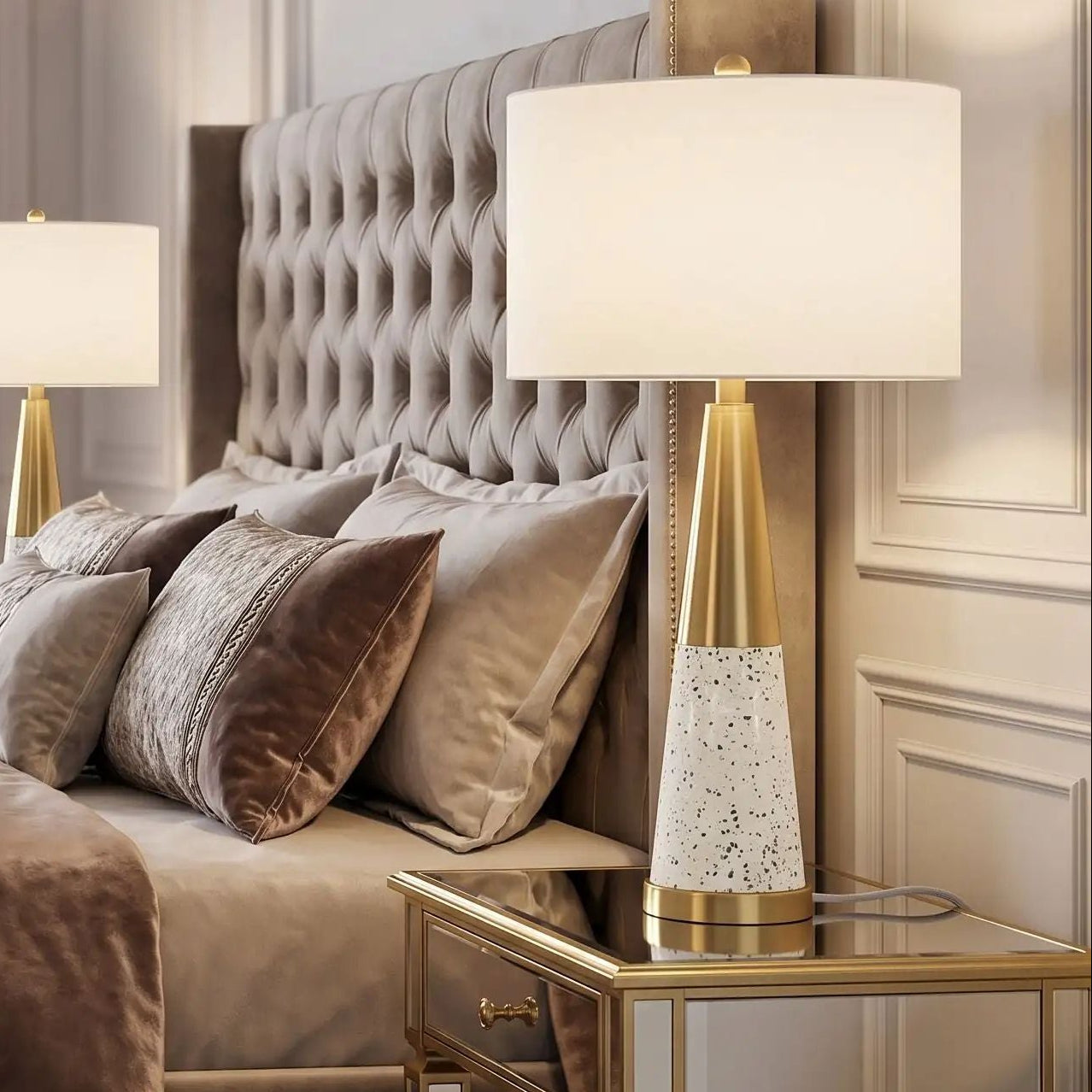 lampe de chevet chambre duo de lampe modele fer dore vu rapproche terrazzo doree