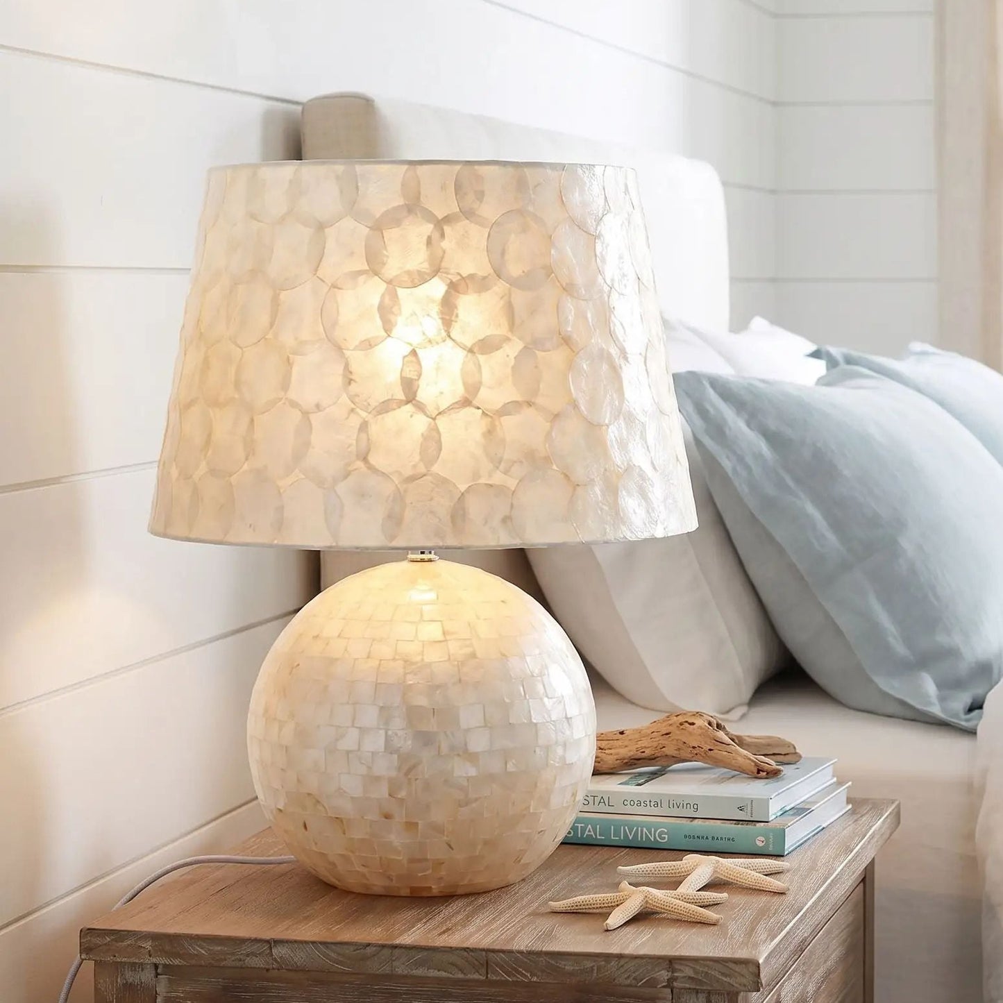 lampe de chevet chambre vu rapproche coquilles de perles naturelle