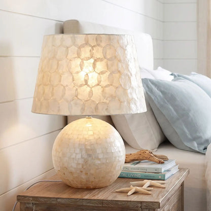 lampe de chevet chambre vu rapproche coquilles de perles naturelle