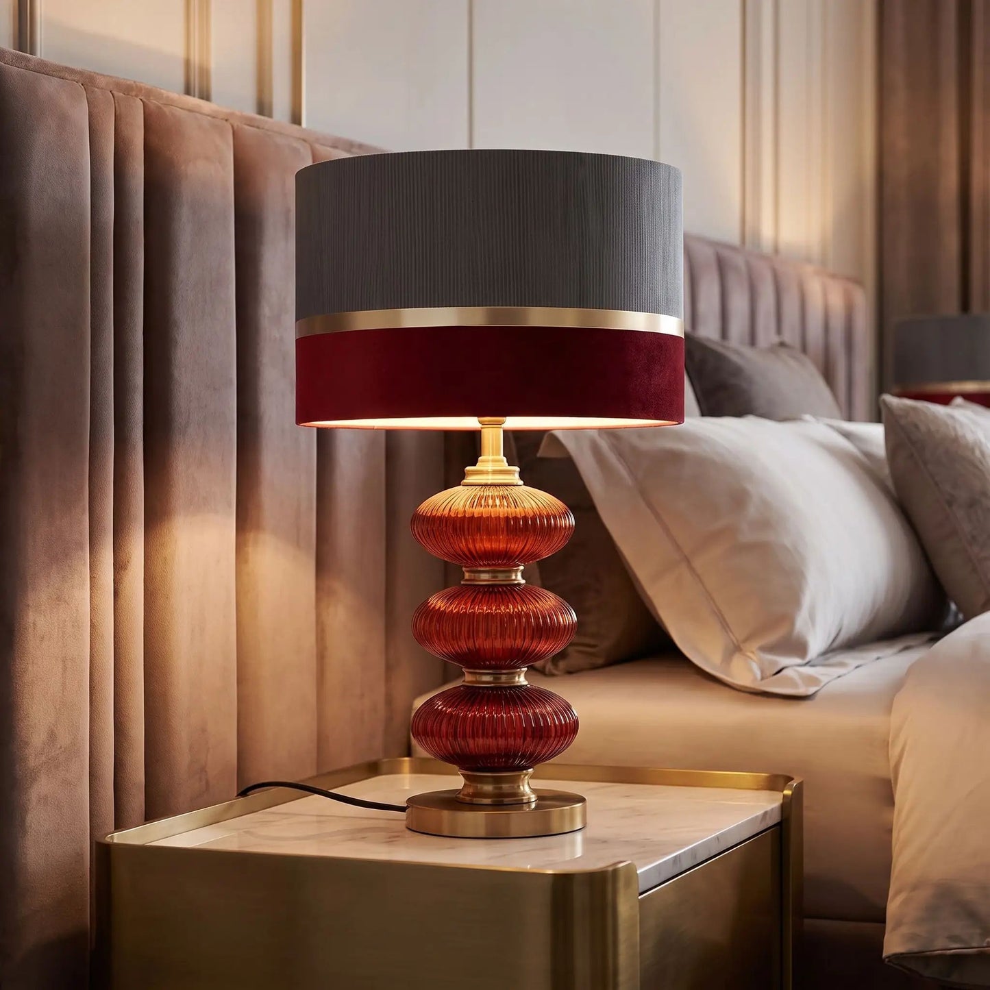 lampe de chevet cote lit verre souffle rouge vin