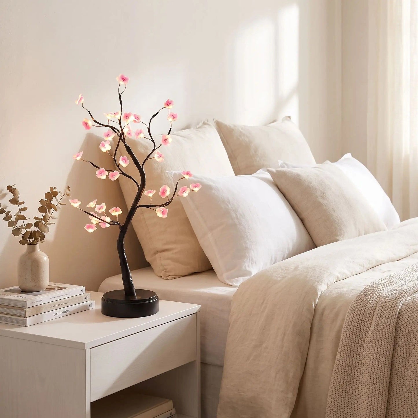 lampe de chevet design chambre avec fleurs sechees fleurs de prunier rose led