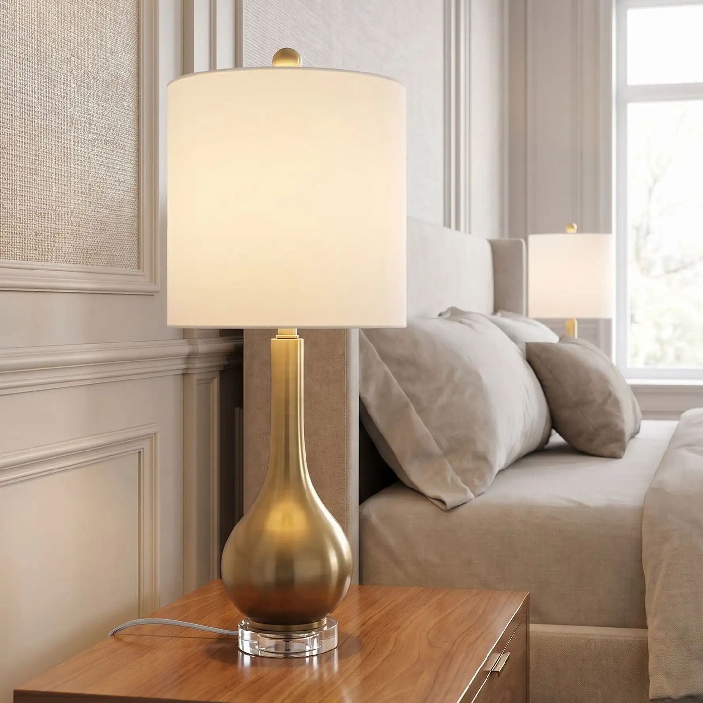 lampe de chevet design duo de lampe vu rapproche base cristal et metal dore