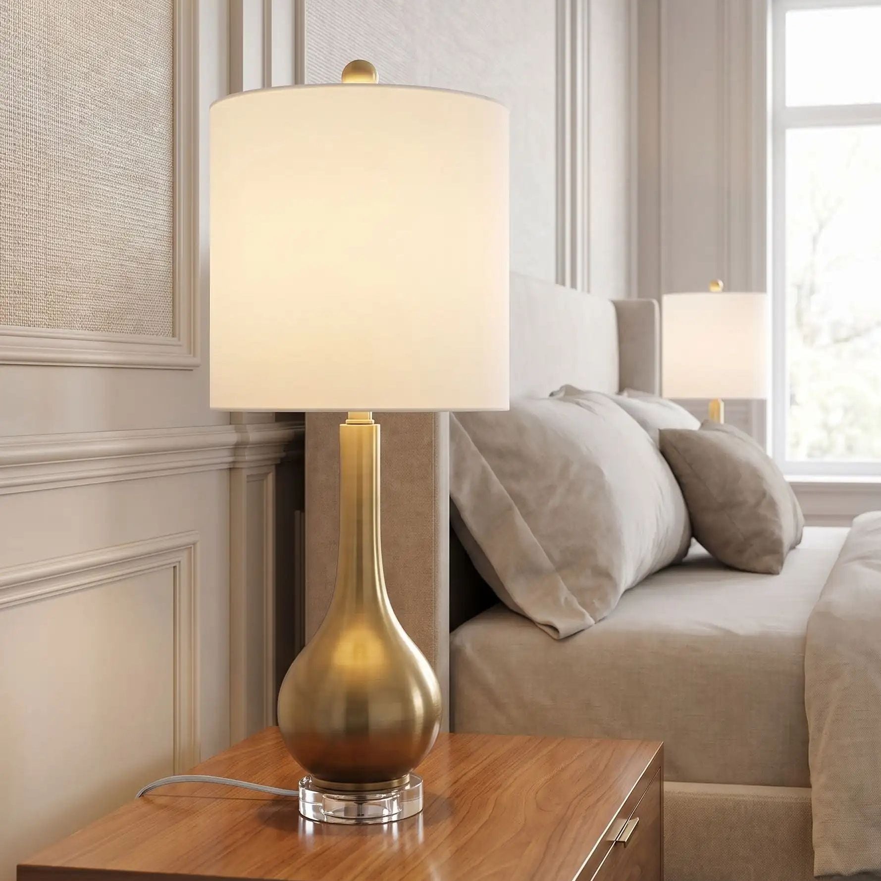 lampe de chevet design duo de lampe vu rapproche base cristal et metal dore