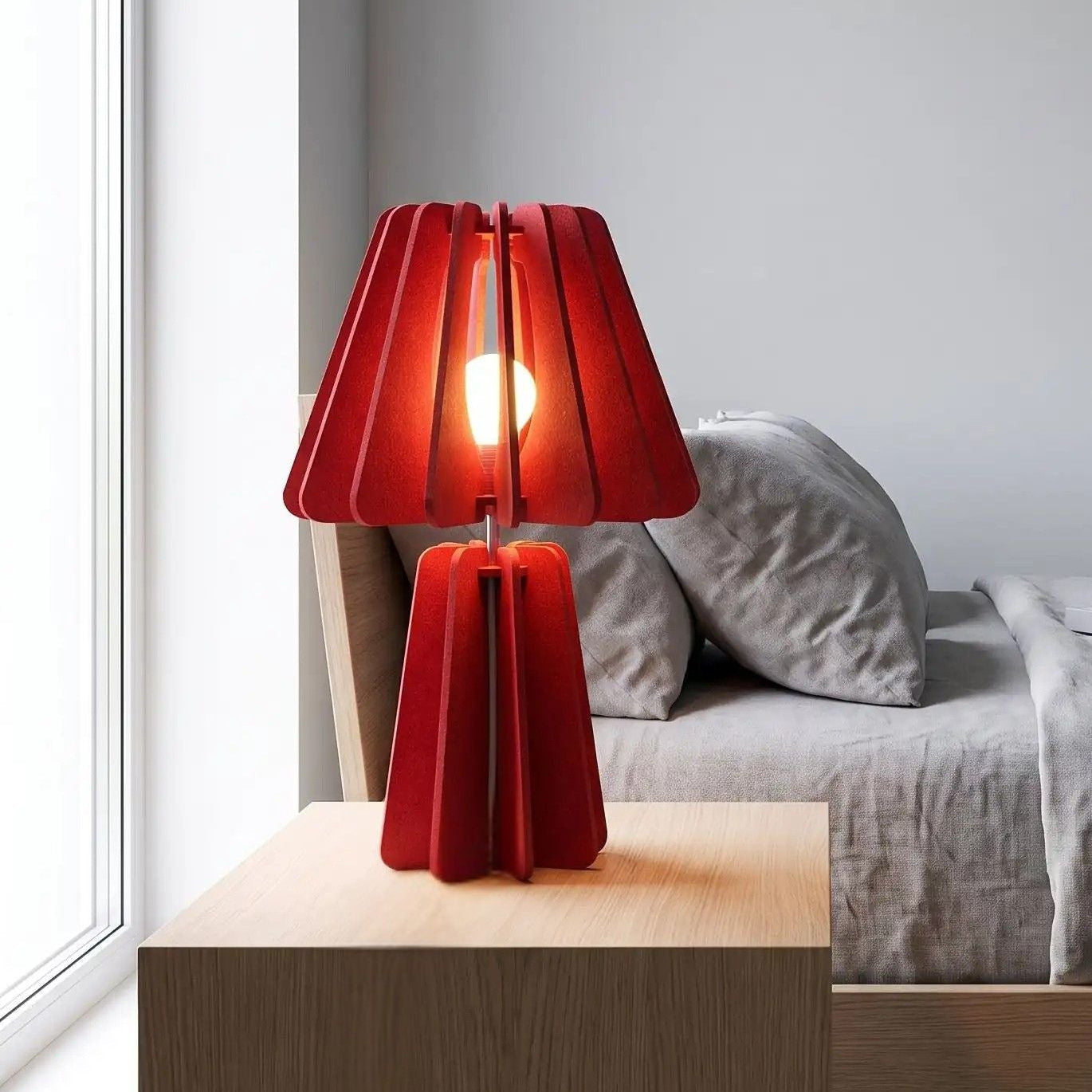 lampe de chevet design fuchsia sur table chevet vu rapproche ecoresponsable pet recycle