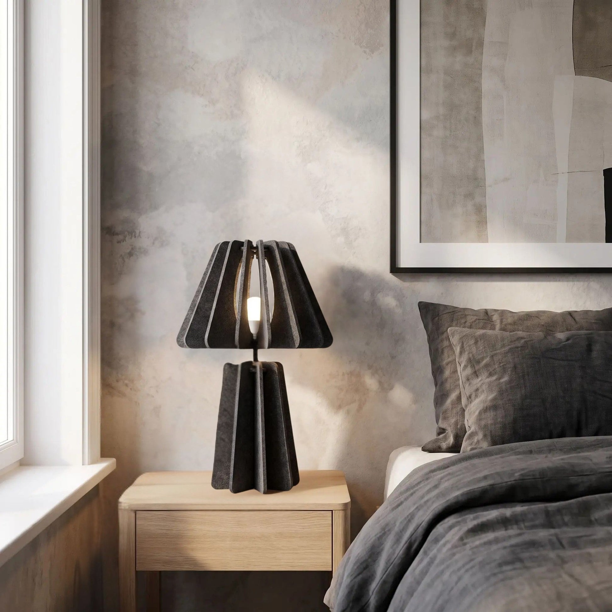 lampe de chevet design gris fonce sur table chevet ecoresponsable pet recycle