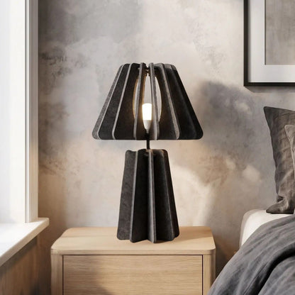 lampe de chevet design gris fonce sur table chevet vu rapproche ecoresponsable pet recycle