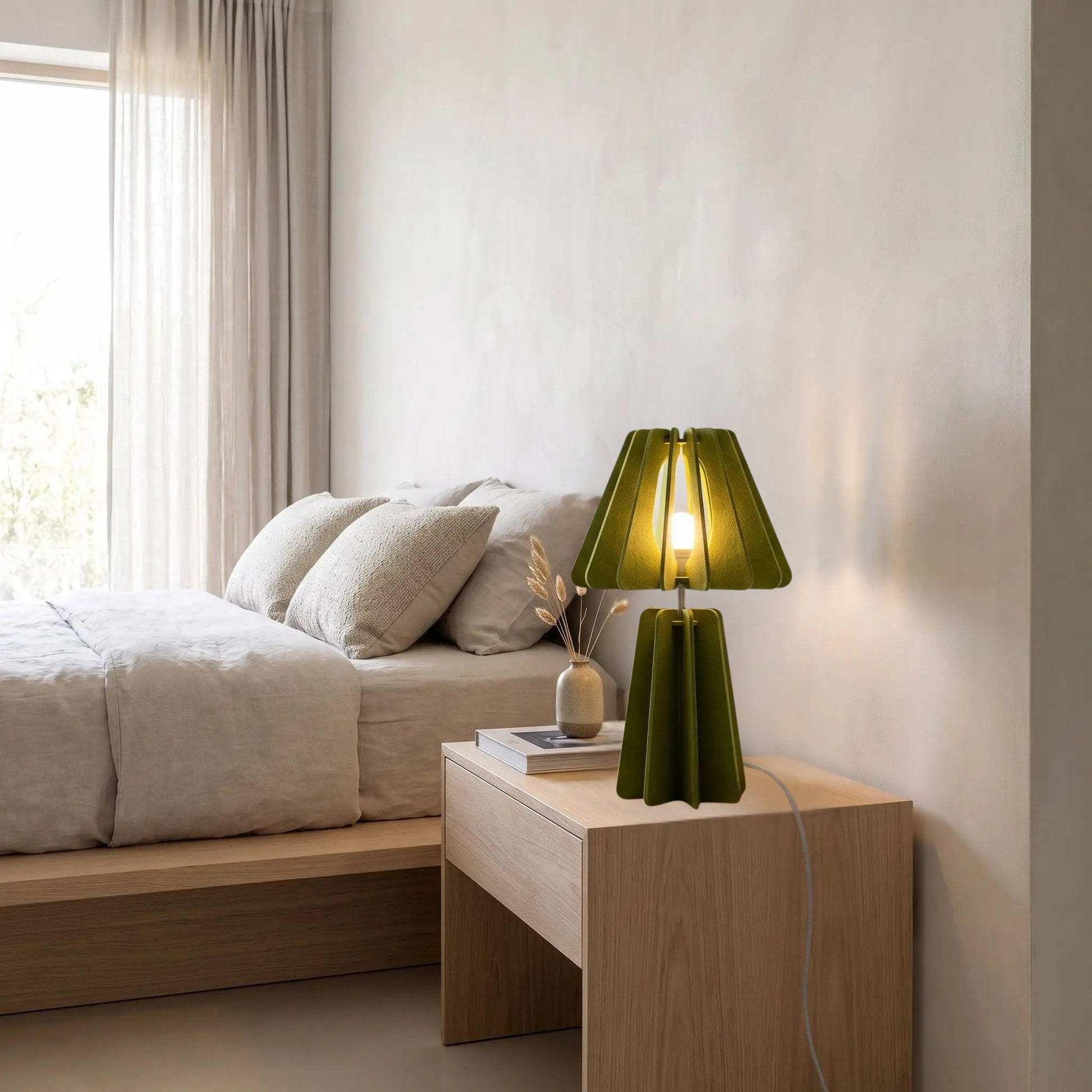 lampe de chevet design vert sur table chevet ecoresponsable pet recycle