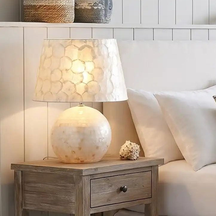 lampe de chevet duo de lampe chambre vu rapproche coquilles de perles naturelle