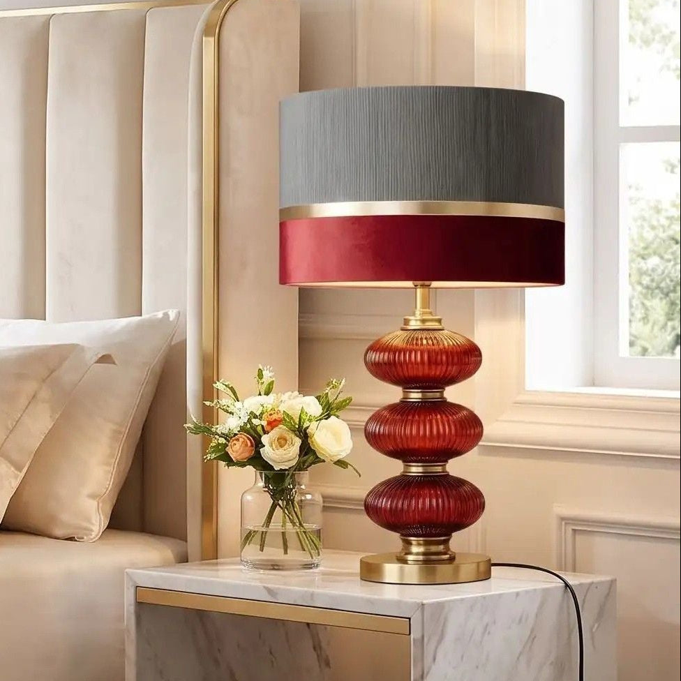 lampe de chevet duo de lampe vu rapproche verre souffle rouge vin