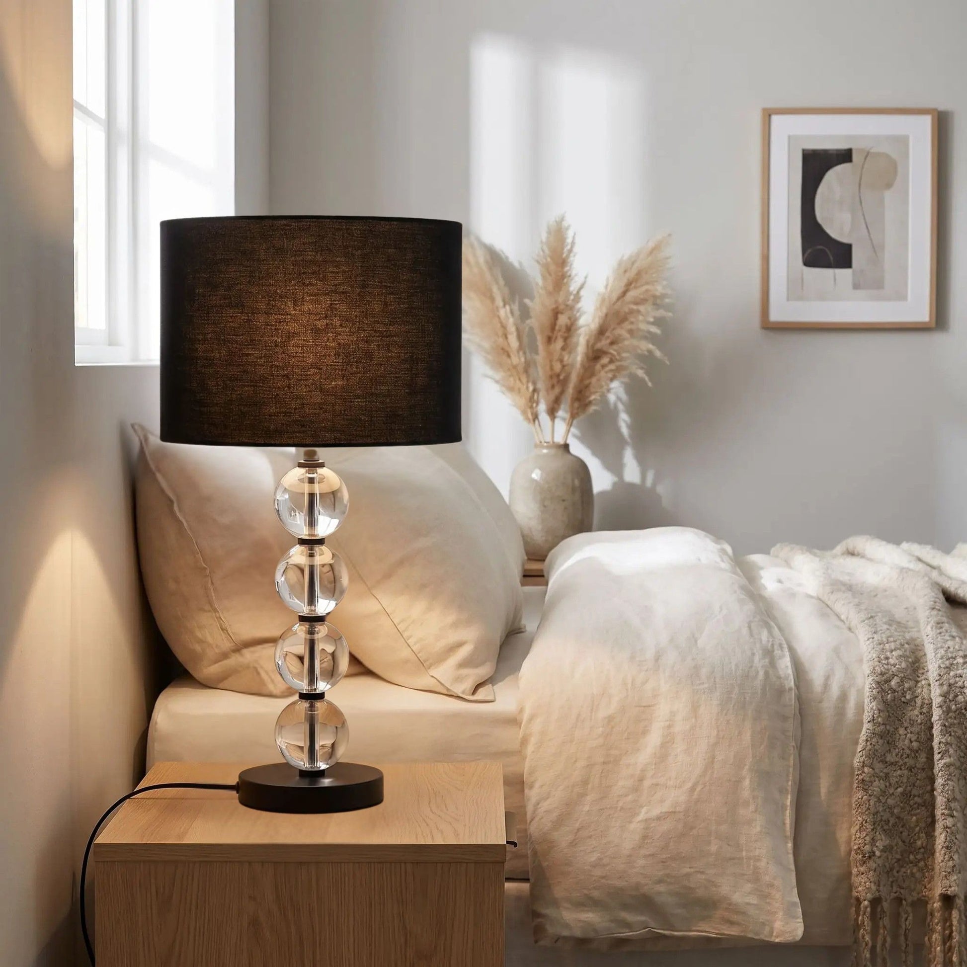 lampe de chevet sur table chevet chambre light luxury raffine