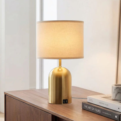 lampe de chevet tactile avec fauteuil vu rapproche doree 3 intensites et ports usb