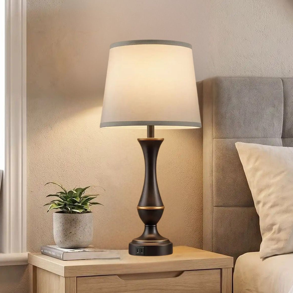 lampe de chevet tactile avec plante vu rapproche noire elegante ports usb