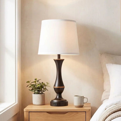 lampe de chevet tactile avec tasse vu rapproche noire elegante ports usb