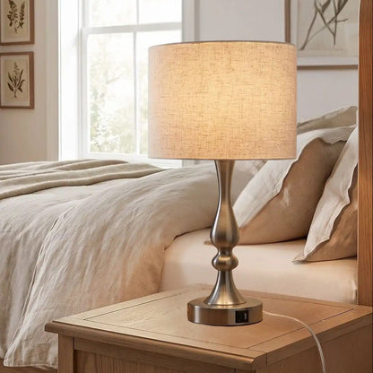 lampe de chevet tactile chambre avec fenetre vu rapproche 3 intensites ports usb pratiques