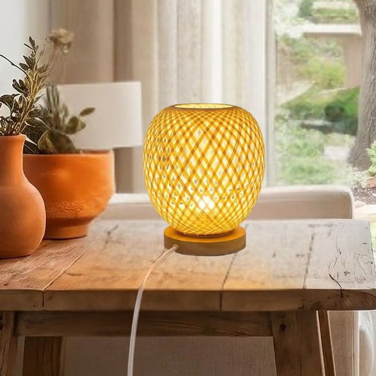 lampe de table bambou sejour avec fenetre vue rapproche bambou rotin artisanal