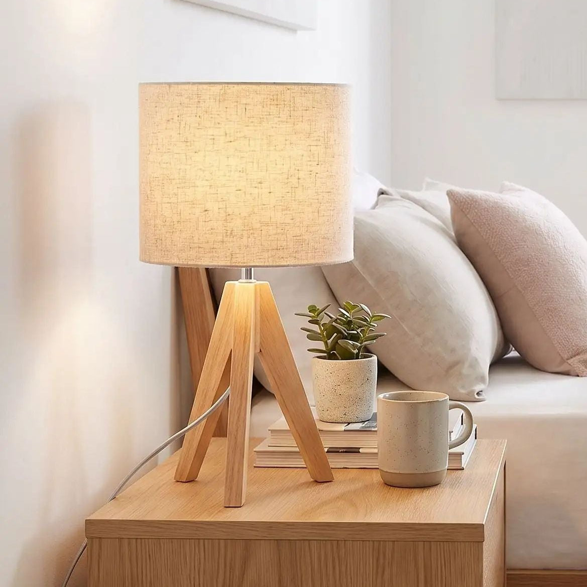lampe de table chambre vu rapproche trepied scandinave
