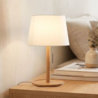 lampe de table en bois chevet vue rapproche pull switch nordique