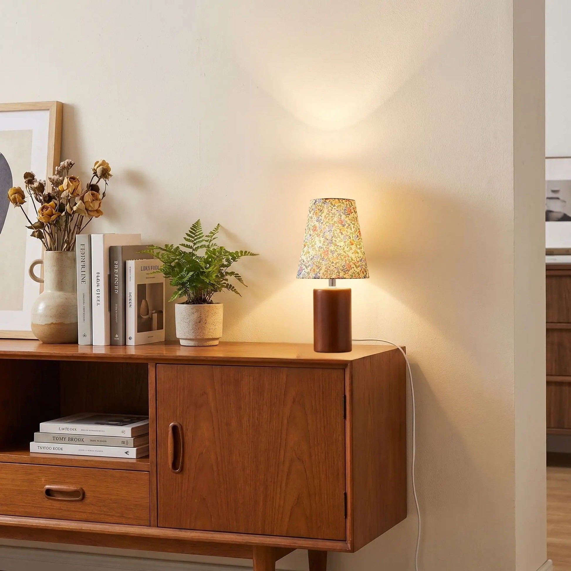 lampe de table en bois console sejour motifs fleuris colores