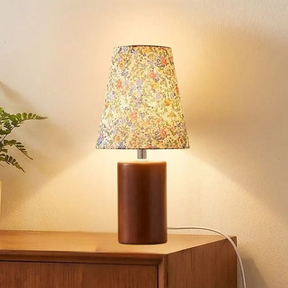 lampe de table en bois console sejour vue rapproche motifs fleuris colores