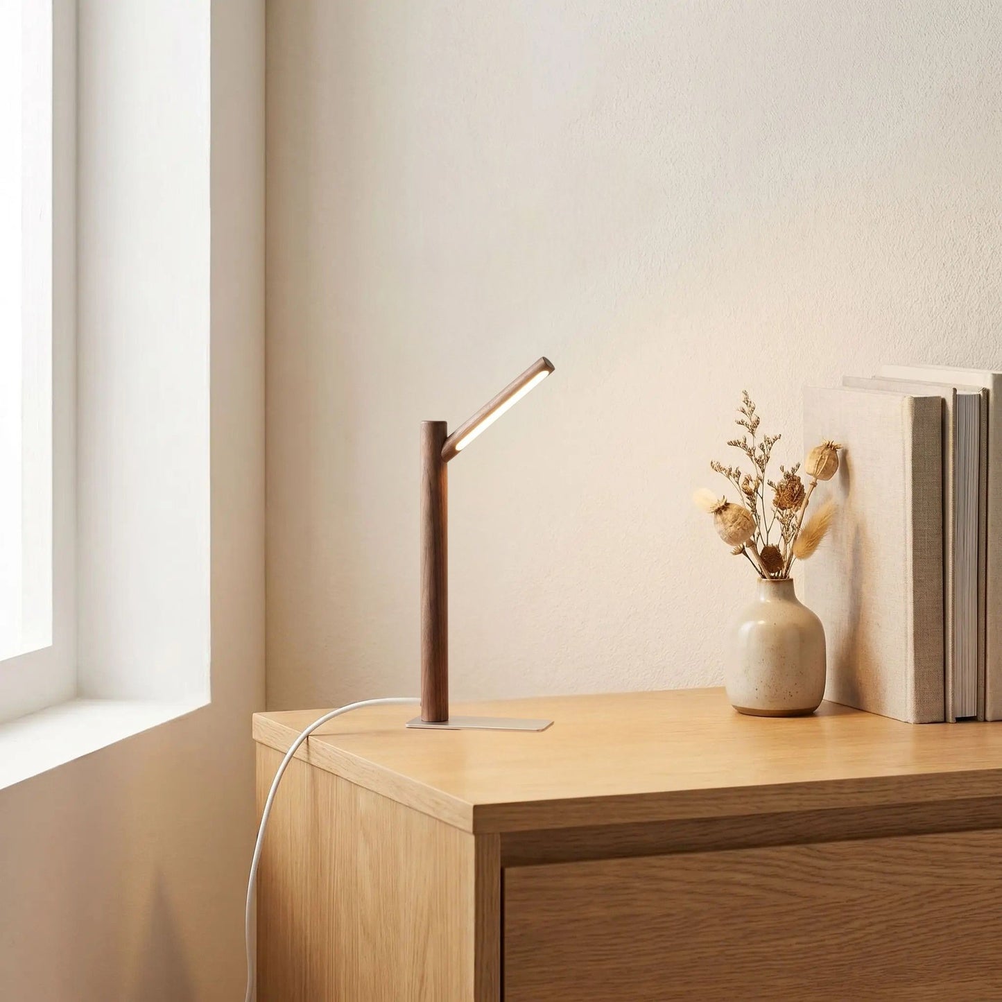 lampe de table en bois noyer bureau livres orientable 360